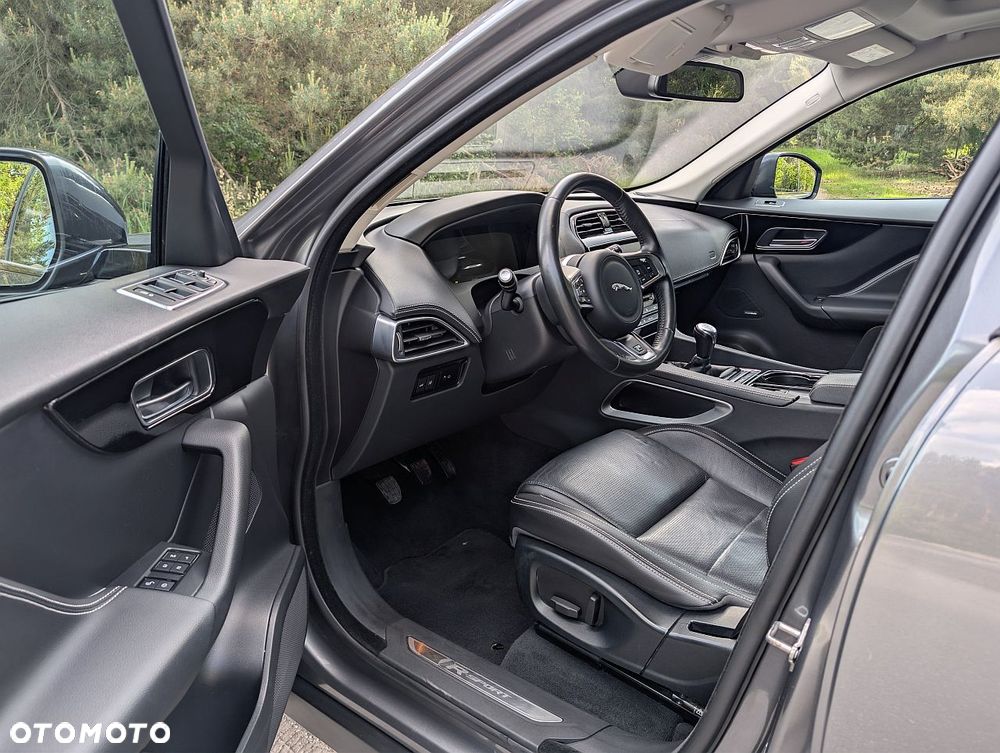 Jaguar F-Pace 20d AWD R-Sport - 18