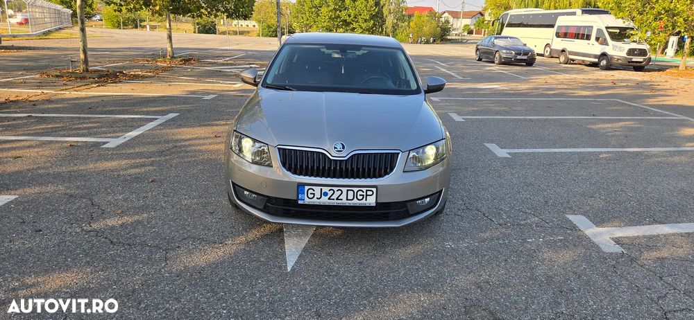 Skoda Octavia 2.0 TDI STYLE DSG - 11