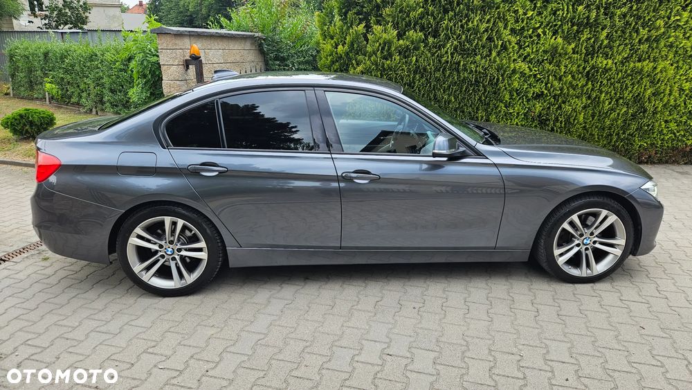 BMW Seria 3 325d - 4