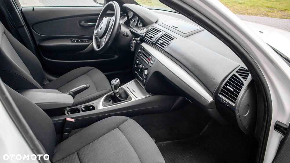 BMW Seria 1 116i - 26