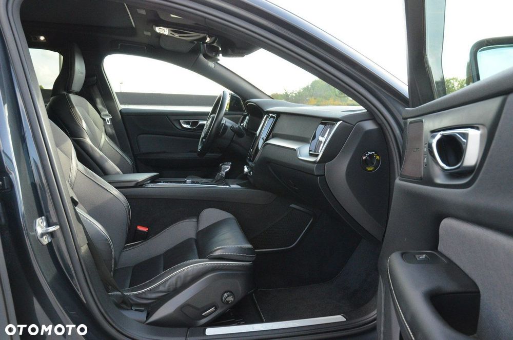 Volvo V60 T6 AWD Geartronic R-Design - 32