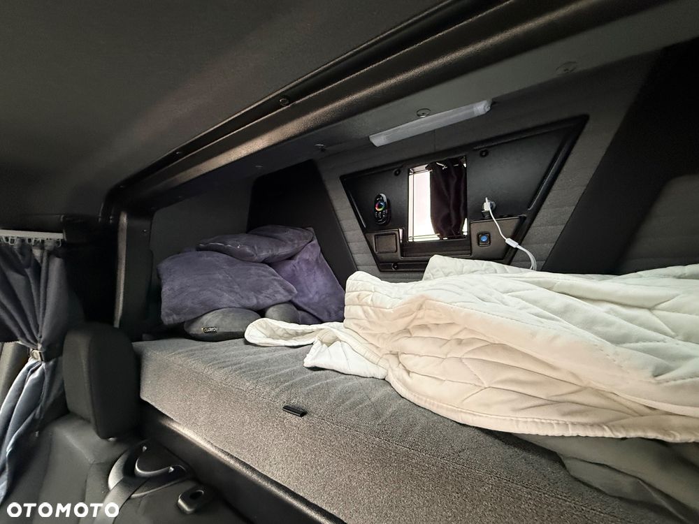 Mercedes-Benz Sprinter - 14