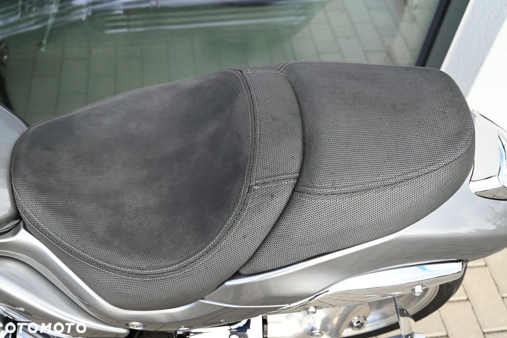Suzuki Intruder - 13