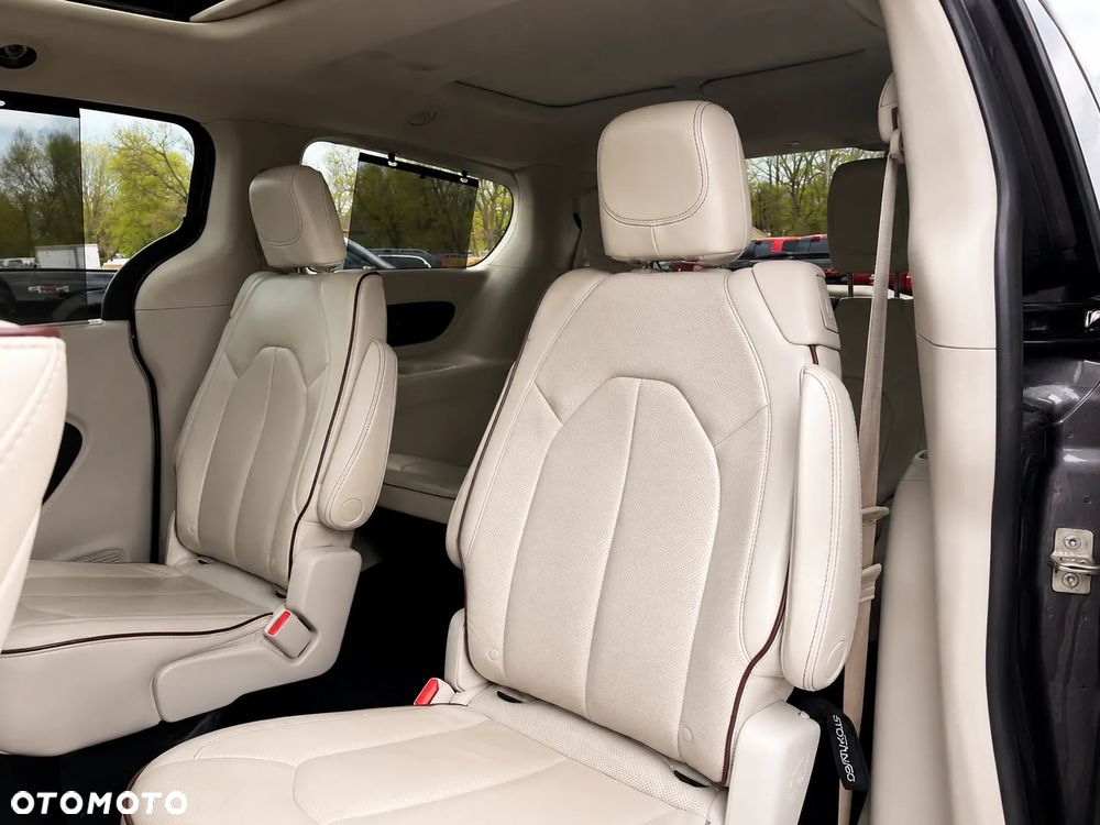 Chrysler Pacifica - 31
