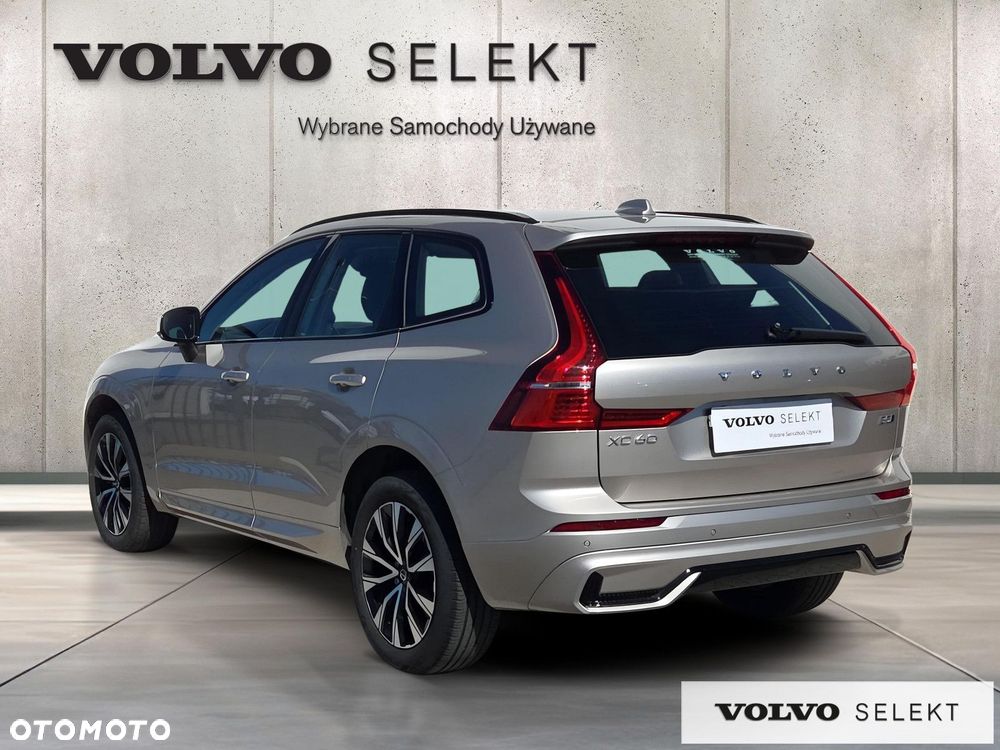 Volvo XC 60 B5 B AWD Plus Dark - 4