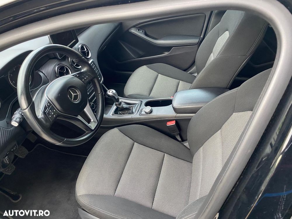 Mercedes-Benz GLA 200 d Urban - 12