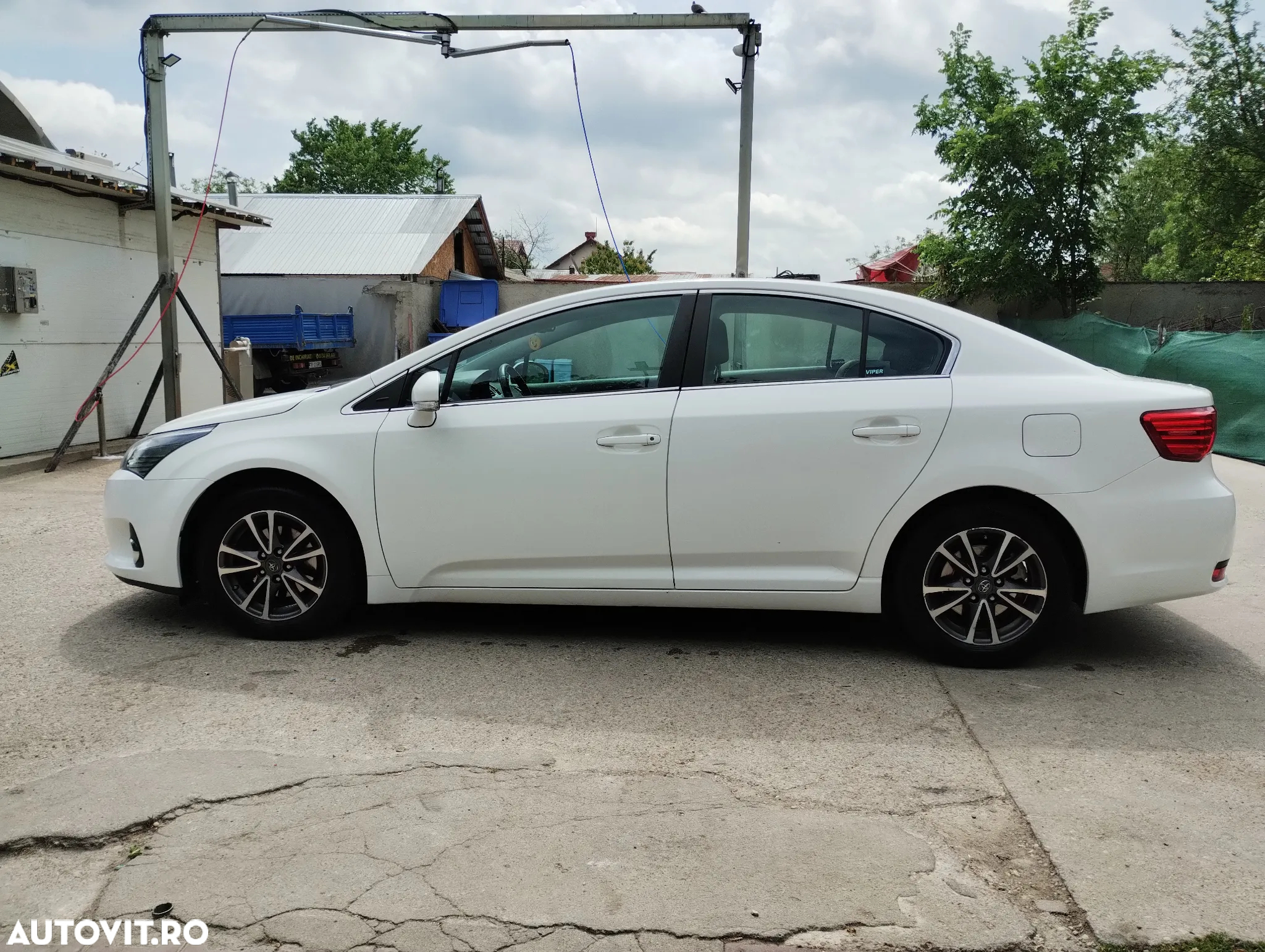 Toyota Avensis 2.0 D-4D Elegance - 3