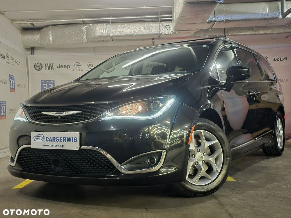 Chrysler Pacifica - 1
