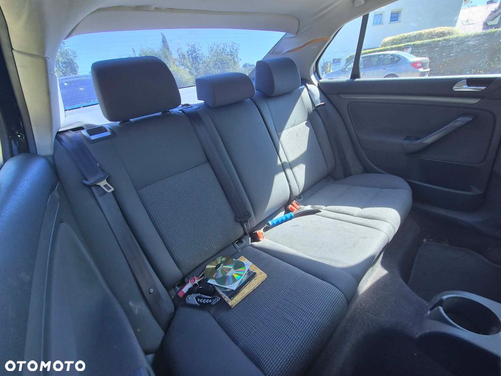 Volkswagen Jetta - 6