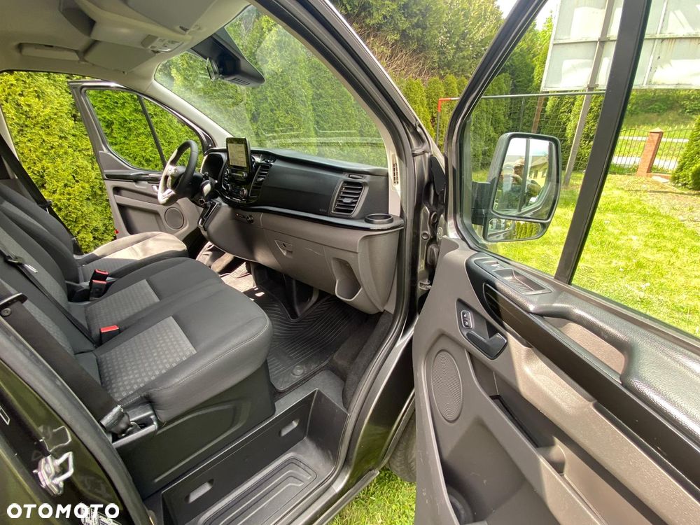 Ford Tourneo Custom - 19