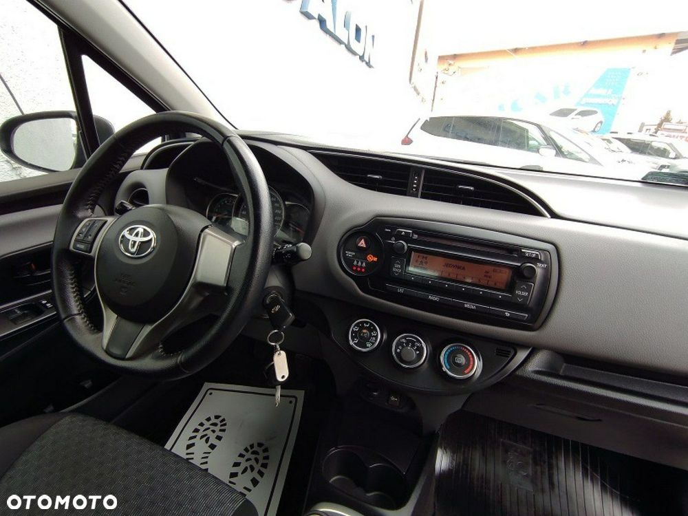 Toyota Yaris - 12