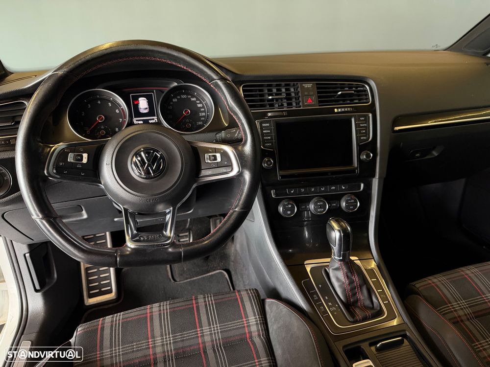VW Golf 2.0 TSi GTi - 16