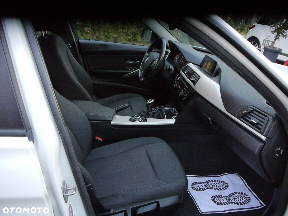 BMW Seria 3 318d Luxury Line - 27