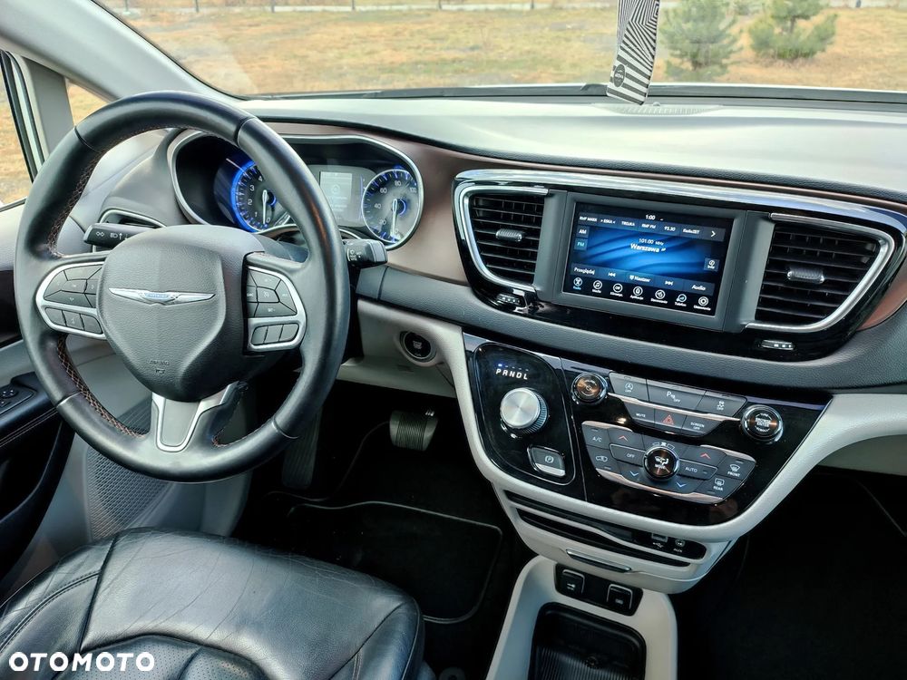 Chrysler Pacifica - 11