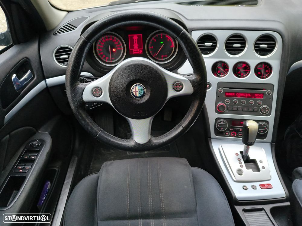 Alfa Romeo 159 1.9 JTDM 16V Q-Tronic TI - 18