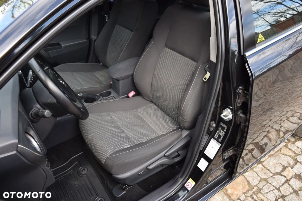 Toyota Auris 1.4 D-4D Design Edition - 13