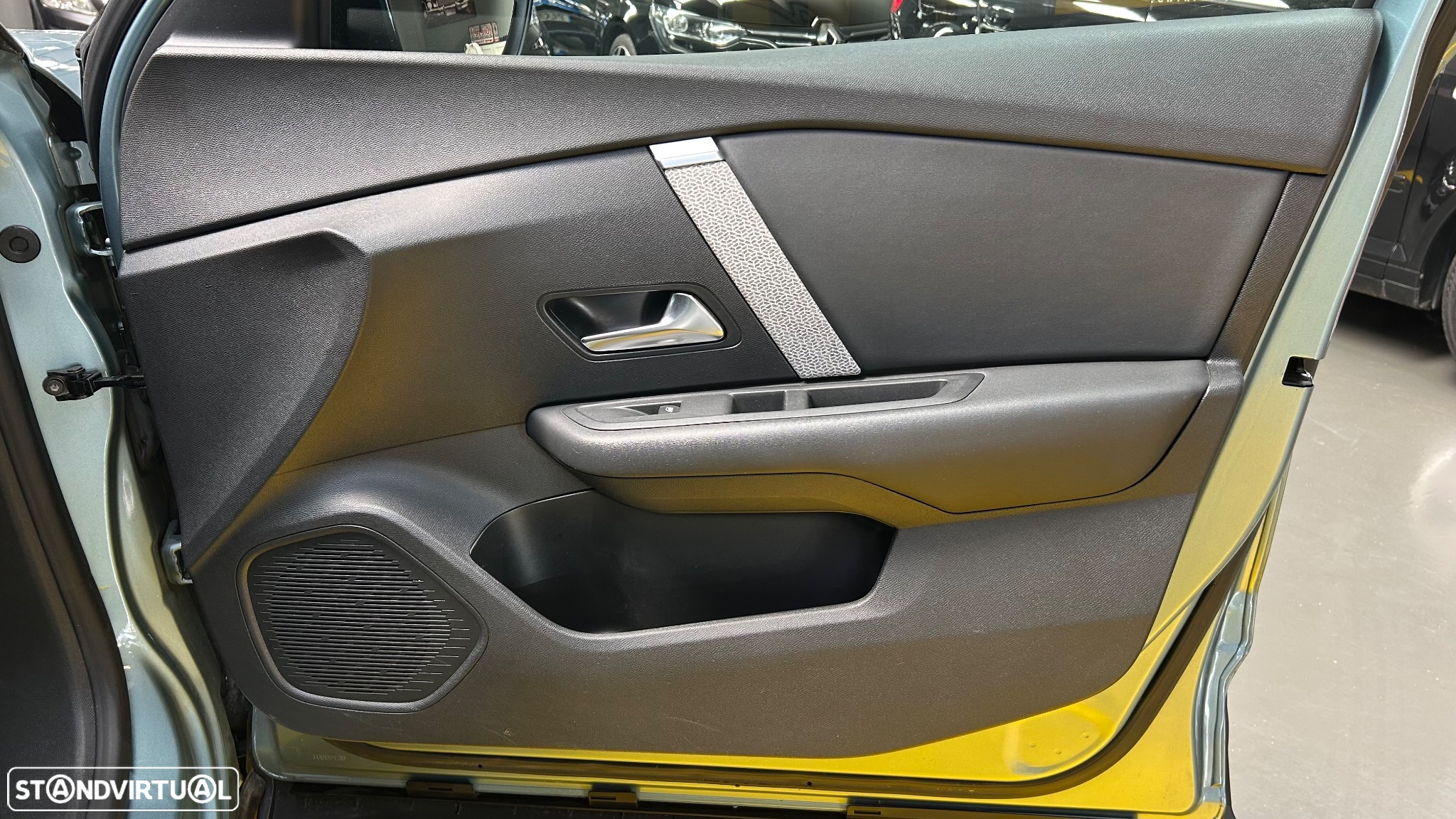 Citroën C4 1.2 PureTech Shine Pack EAT8 - 21