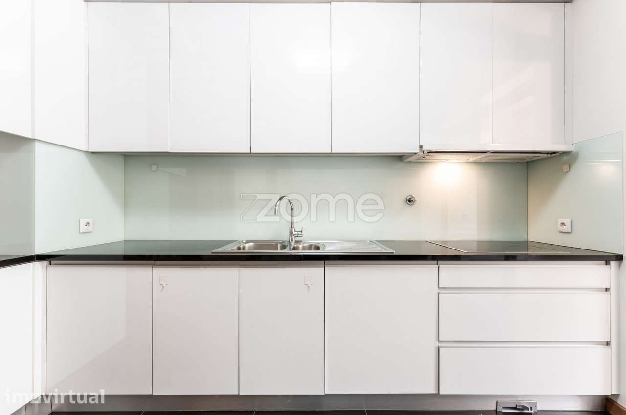 Apartamento T2 • Suite • 2 lugares garagem • Rua Monte Cativo • Por... - Grande imagem: 2/33