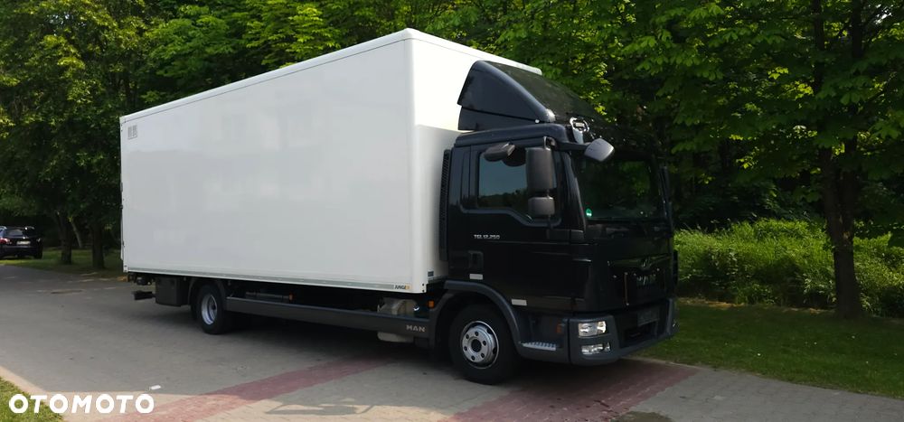 MAN TGL 12 250 z 2020r kontener 18 pal winda załadowcza Euro6 - 2