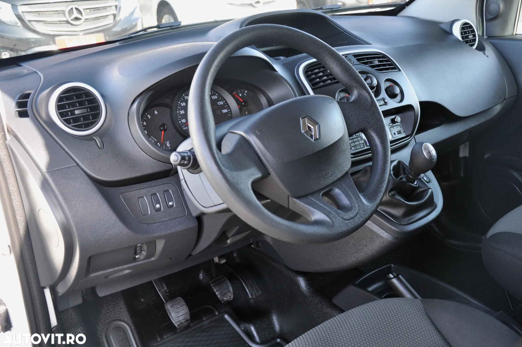 Renault Kangoo L2H1 Van - 16