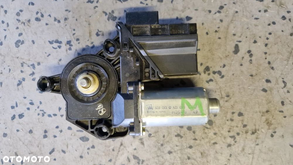 VOLKSWAGEN POLO 9N SILNICZEK SZYBY PRAWY TYŁ 6Q0959812A - 2