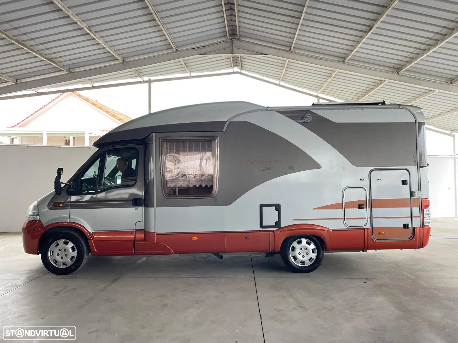 Burstner mega-van IT 675 - Autocaravana c/Cama Basculante - 2