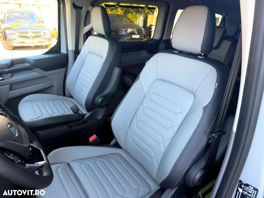 Ford Tourneo Custom - 12