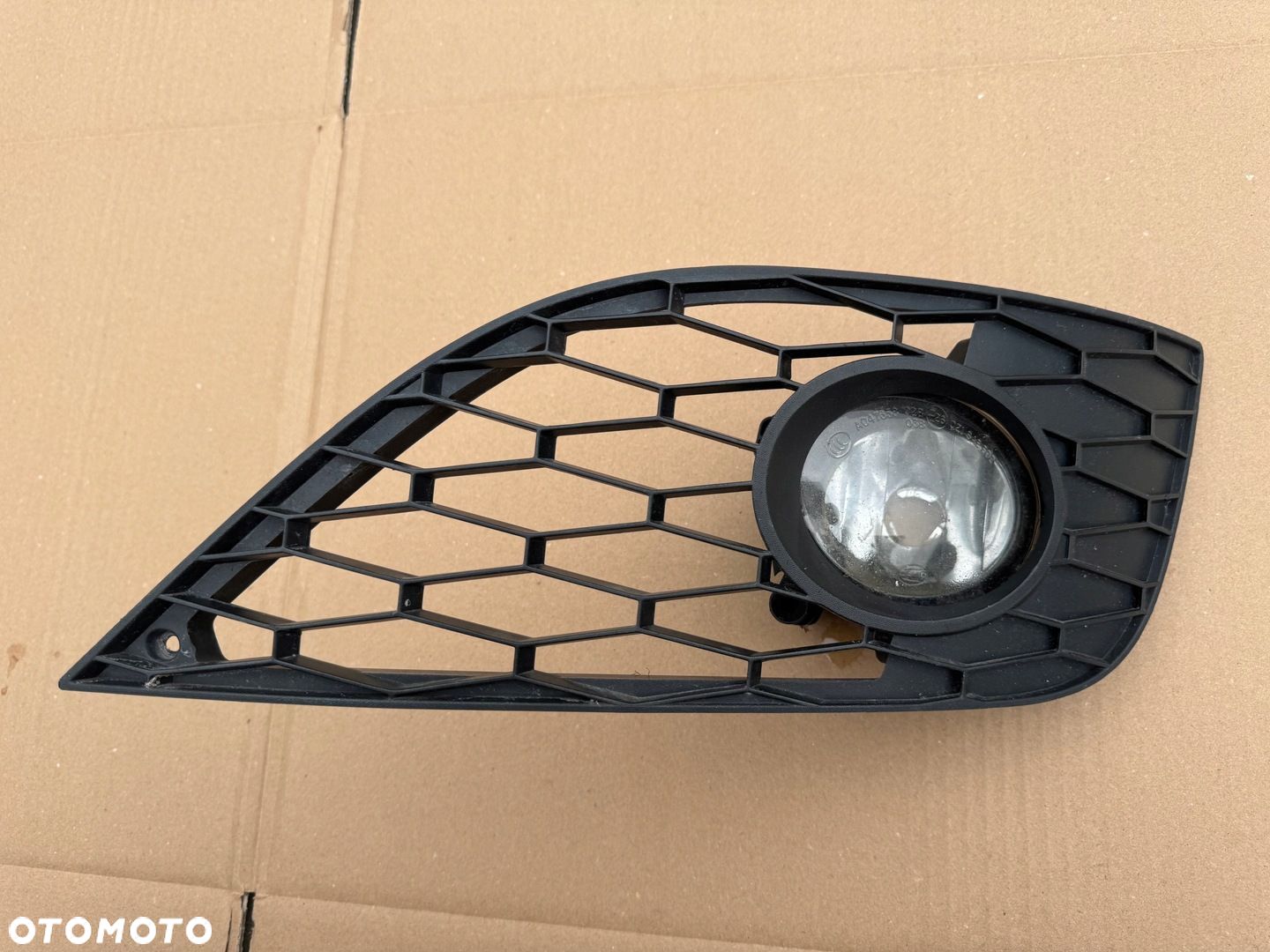 Zderzak KRATKA LEWA SEAT EXEO 3R0 08-13 ORYGINAŁ - 1