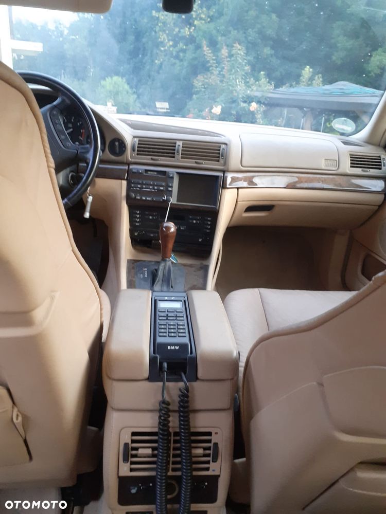 BMW Seria 7 750i - 9