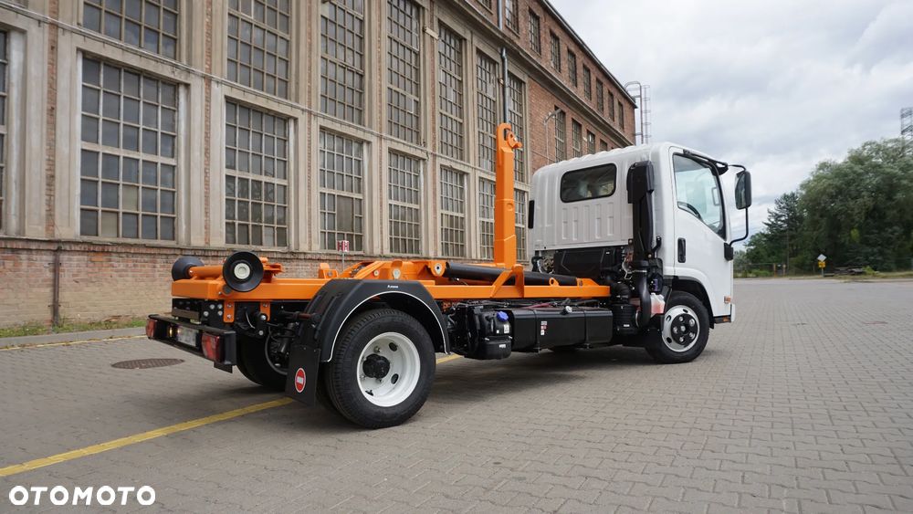 Isuzu ML 27 NLR85 - 5