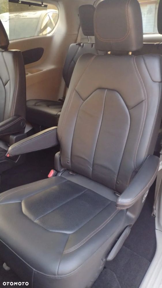 Chrysler Pacifica - 21