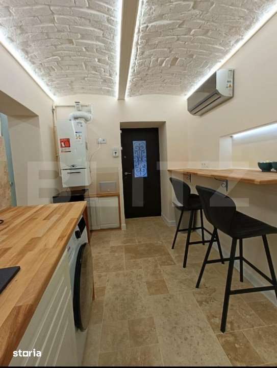 AFACERE LA CHEIE IN CENTRUL ORASULUI — fotografia 3