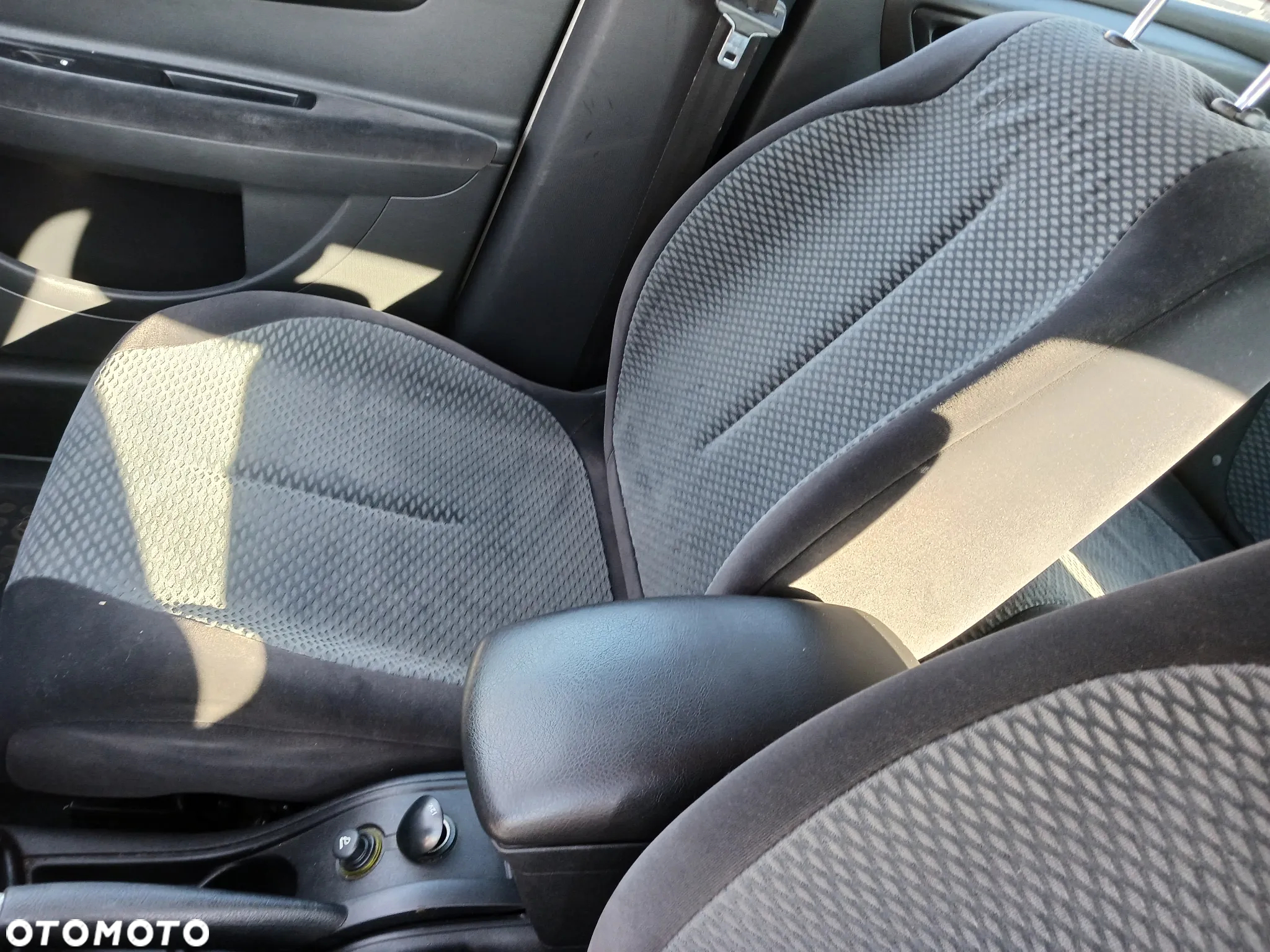 Citroen C4 I 04-10 silnik 1.6 HDI 90Km 109KM wtryski drzwi klapa tył błotnik EZR szyba maglownica panel schowek przełącznik fotel belka zacisk felgi klamka zamek lusterko podszybie osłona wyświetlacz WSZYSTKIE NA CZĘŚCI - 15