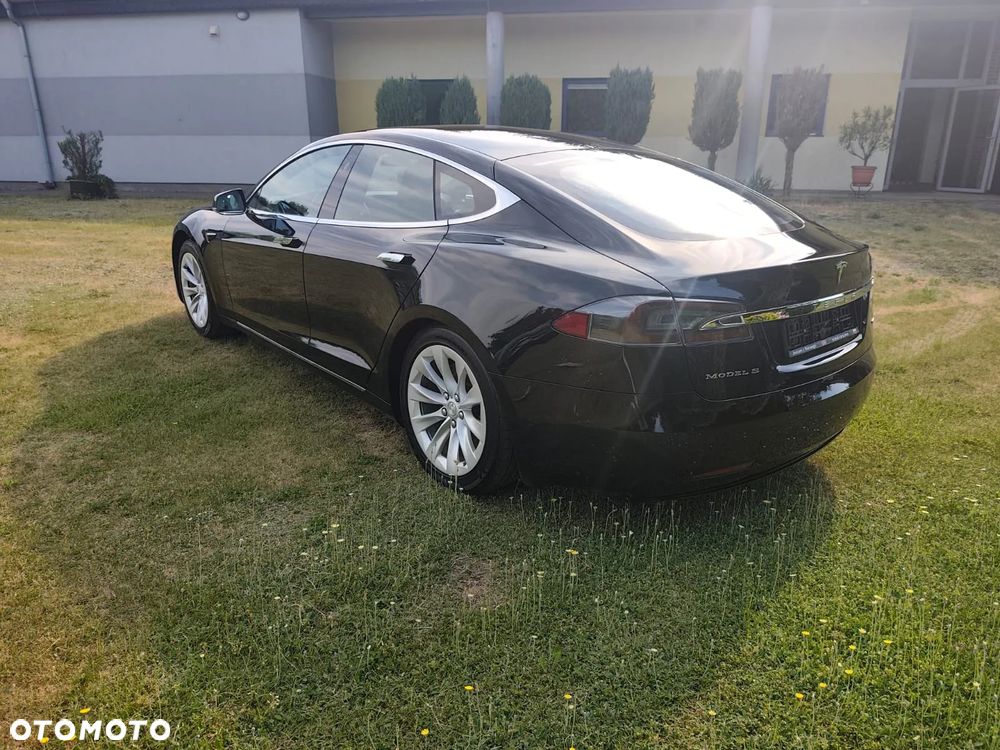 Tesla Model S - 12