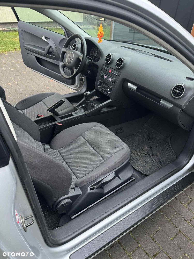 Audi A3 3-drzwiowe 1.6 Attraction - 14