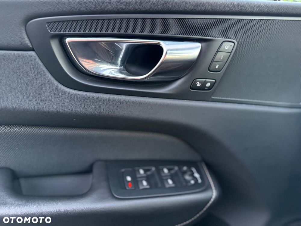 Volvo XC 60 B4 D Geartronic RDesign - 33