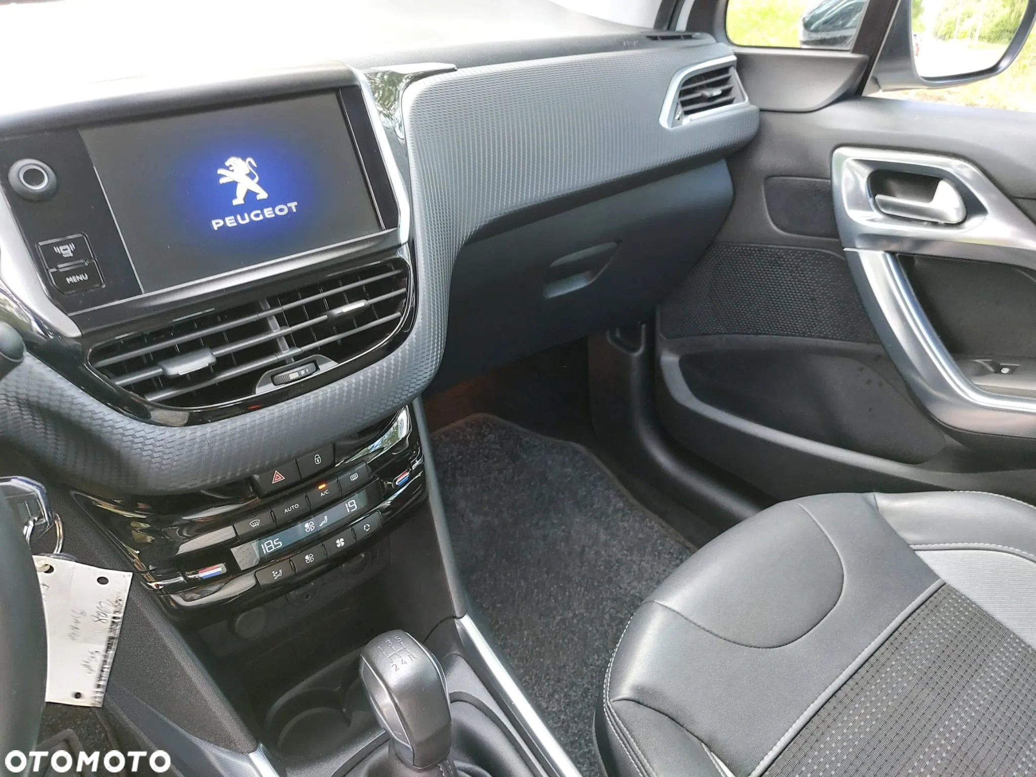 Peugeot 2008 PureTech 82 Allure - 36