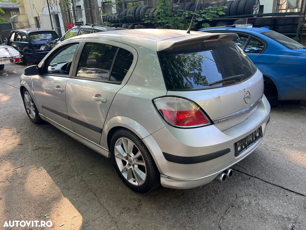 Dezmembrez Opel Astra H hatchback 2.0 benzina Z20LEL 125KW 2005 gri argintiu Z157 - 2