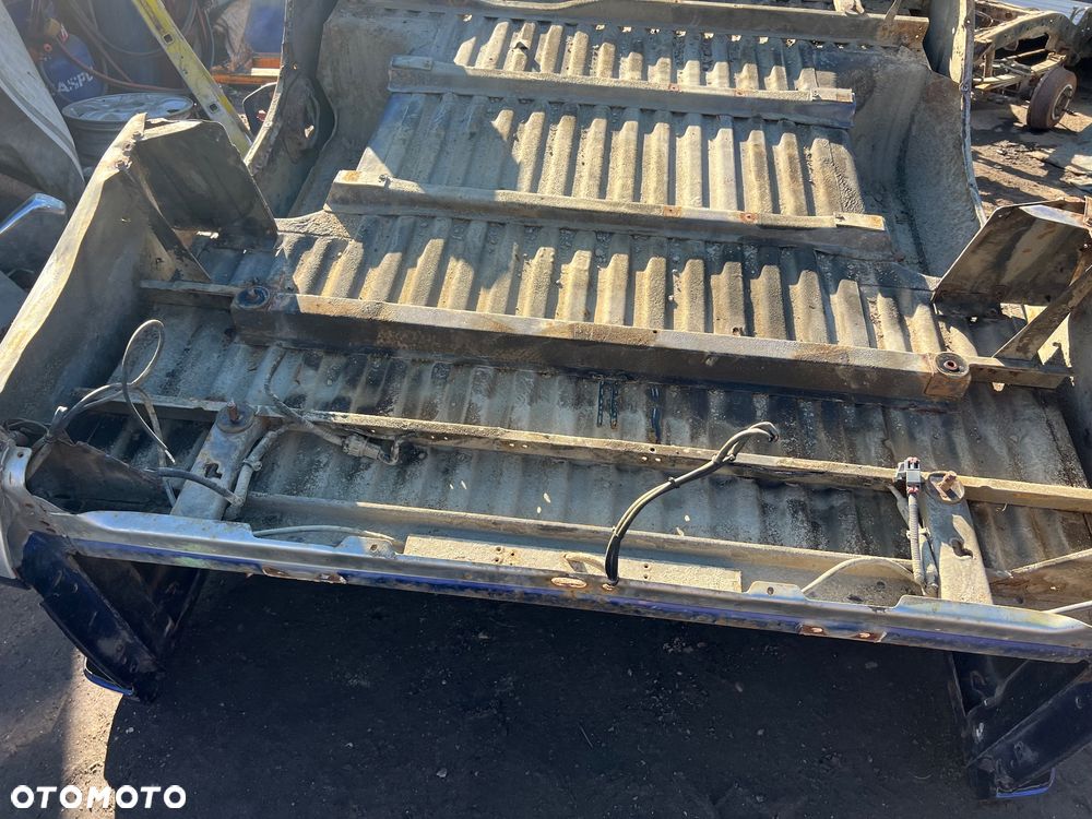 Skrzynia ładunkowa paka Nissan Navara d22 półtorej kabiny - 4