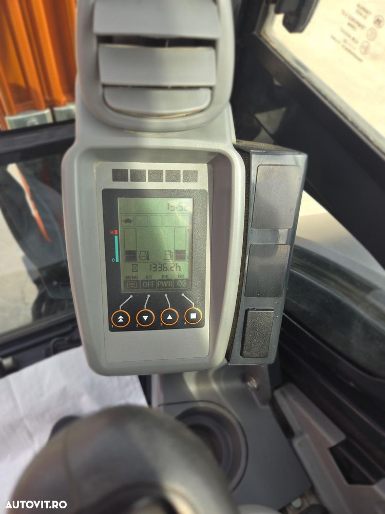 Hitachi ZX33U-6, 3,7 tone, 2023, 1.336 ore, CUPLA RAPIDA+CUPE INGUSTA si LATA NOI+CUPA TALUZ INCLIINABILA NOUA, inst picon, inst rotire atasamente pe brate, latime 1,55m, ad sapare 3,8m, ridica 2,7t, aer cond, leasing 4 ani, CA NOU-PROMOTIE 38.900 Eur+Tva - 28