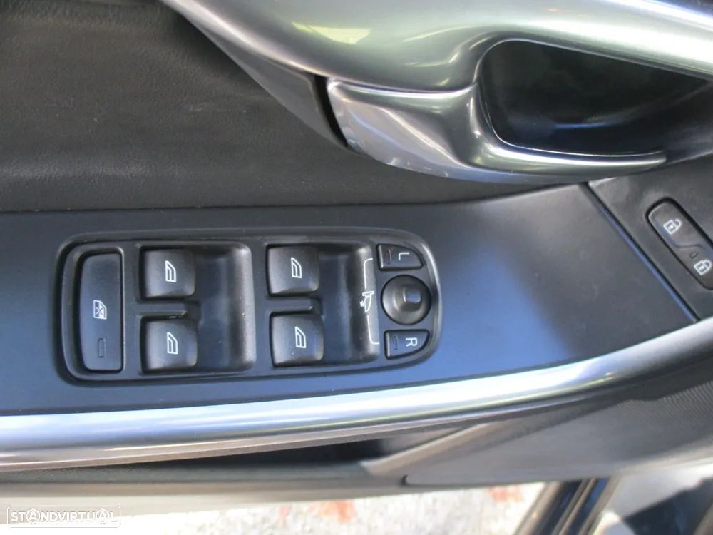 Volvo V60 2.0 D4 R-Design Summum Geartronic - 42