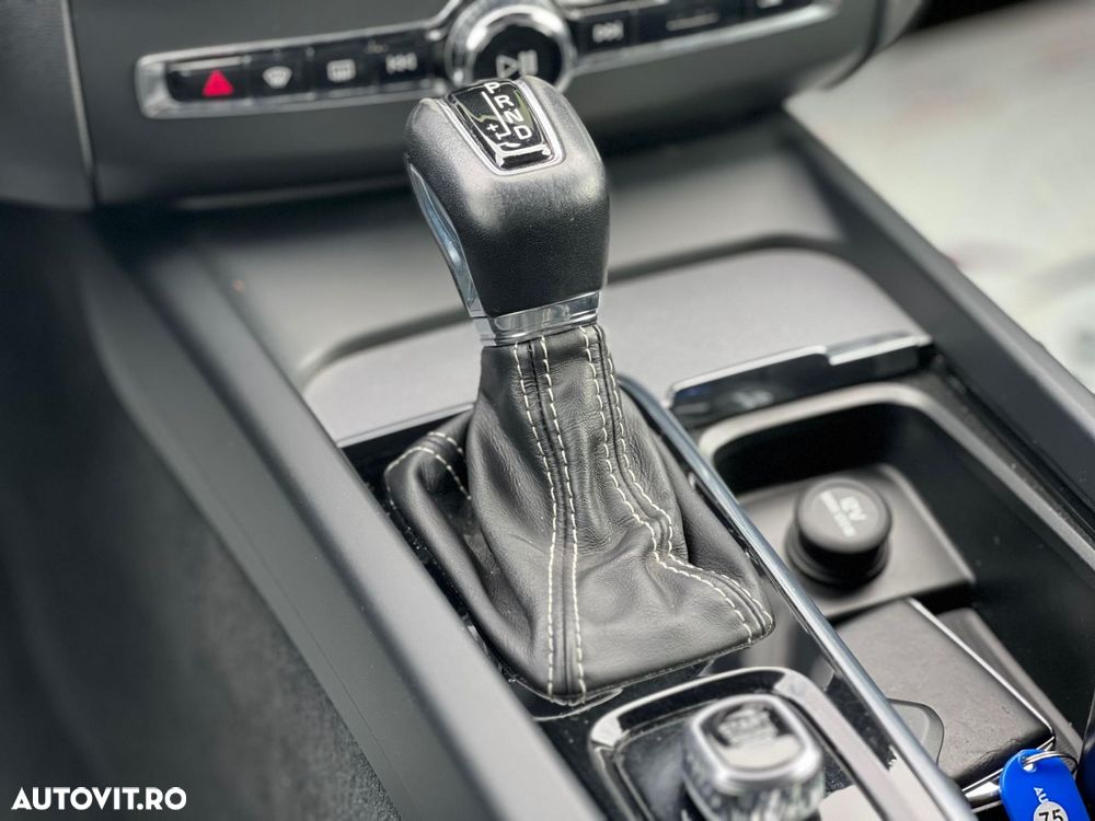 Volvo XC 60 D4 AWD R-Design - 19