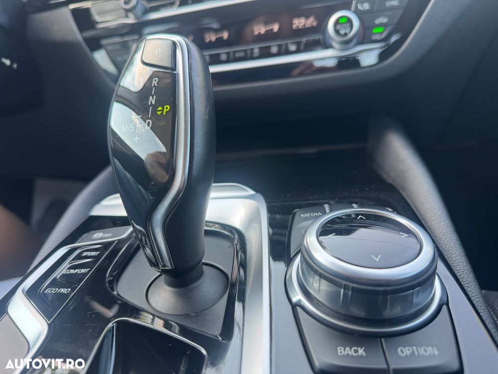 BMW Seria 5 530i Aut. Sport Line - 31