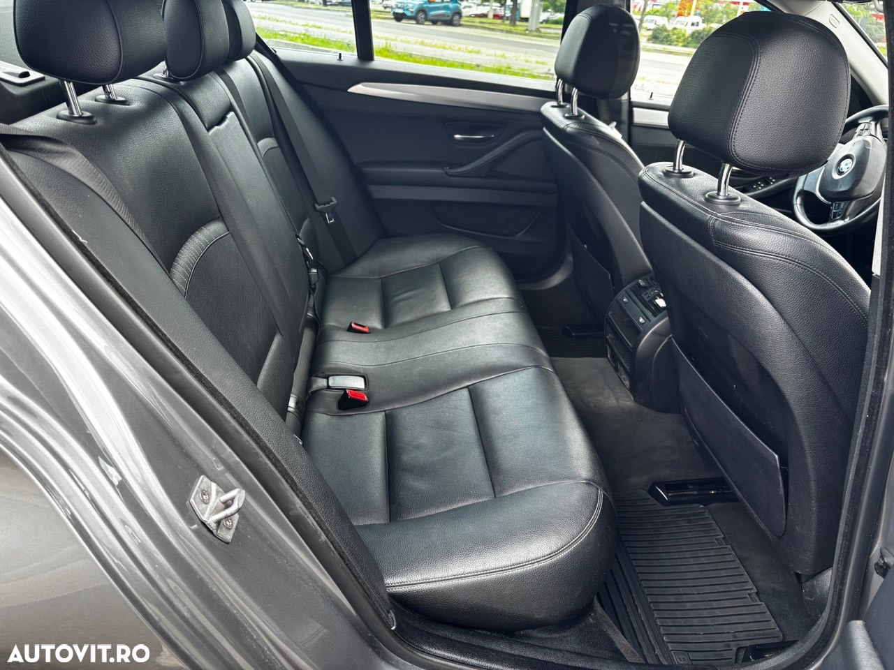 BMW Seria 5 525d xDrive AT - 23
