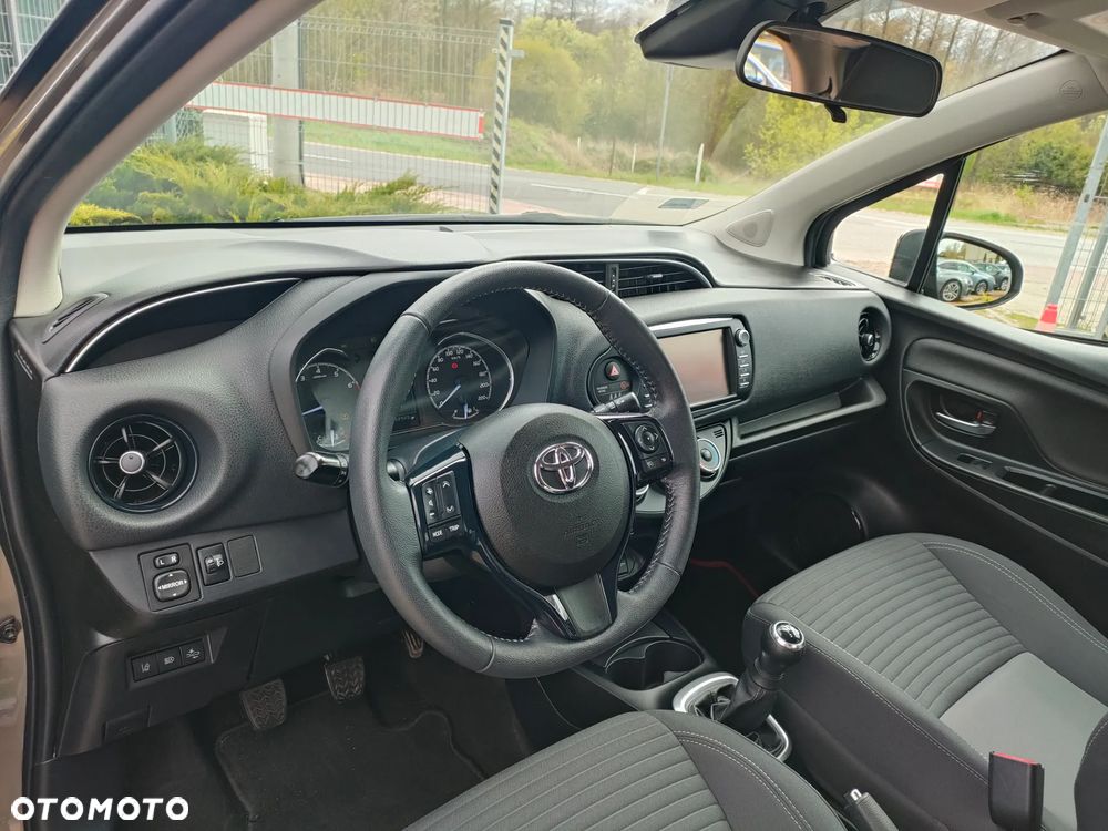 Toyota Yaris 1.0 Premium - 21