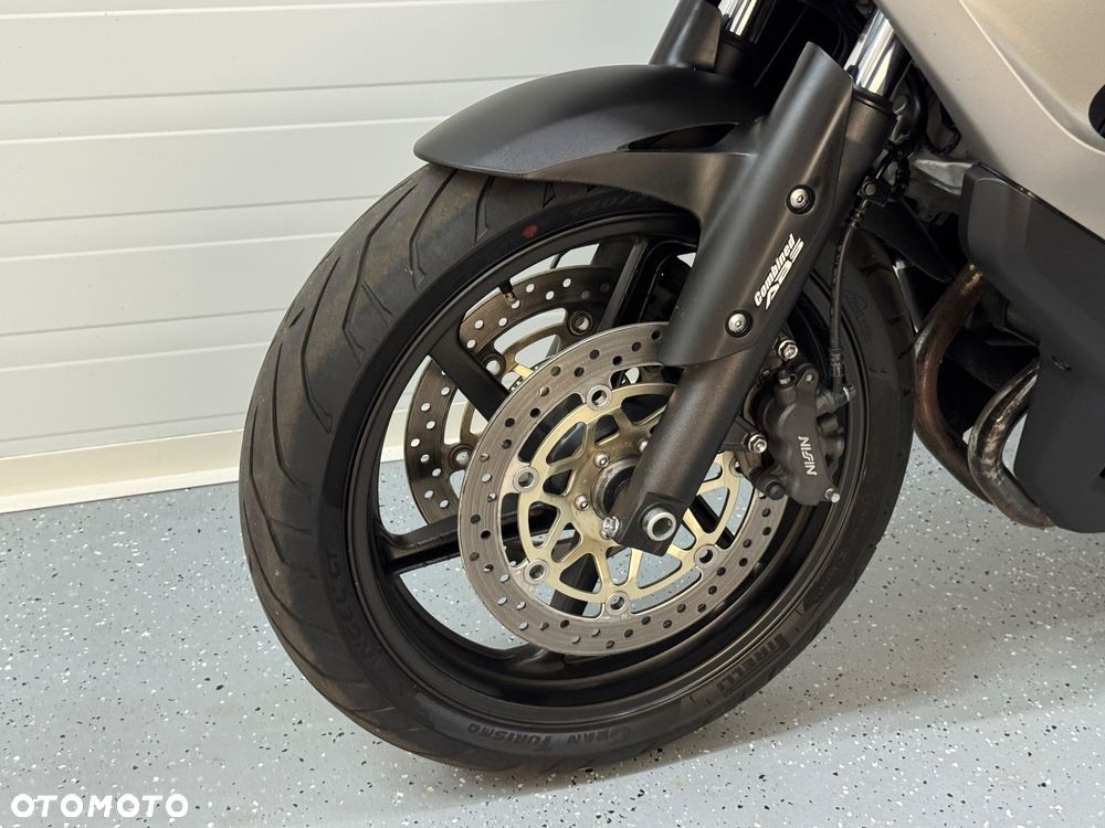 Honda VFR - 23