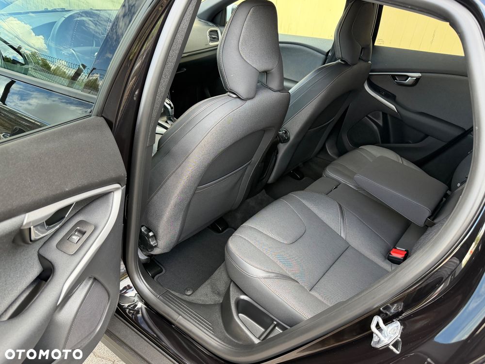 Volvo V40 Cross Country - 12