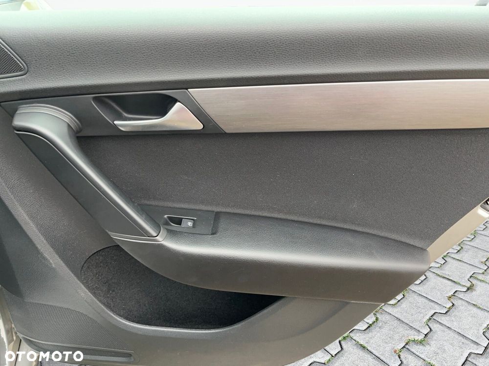 Volkswagen Passat - 20