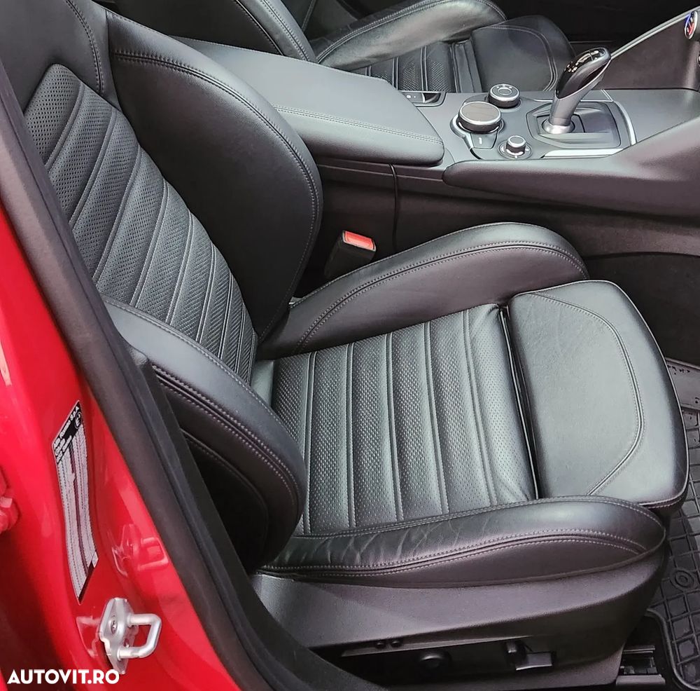 Alfa Romeo Giulia 2.0 Turbo AWD AT8 Veloce - 14