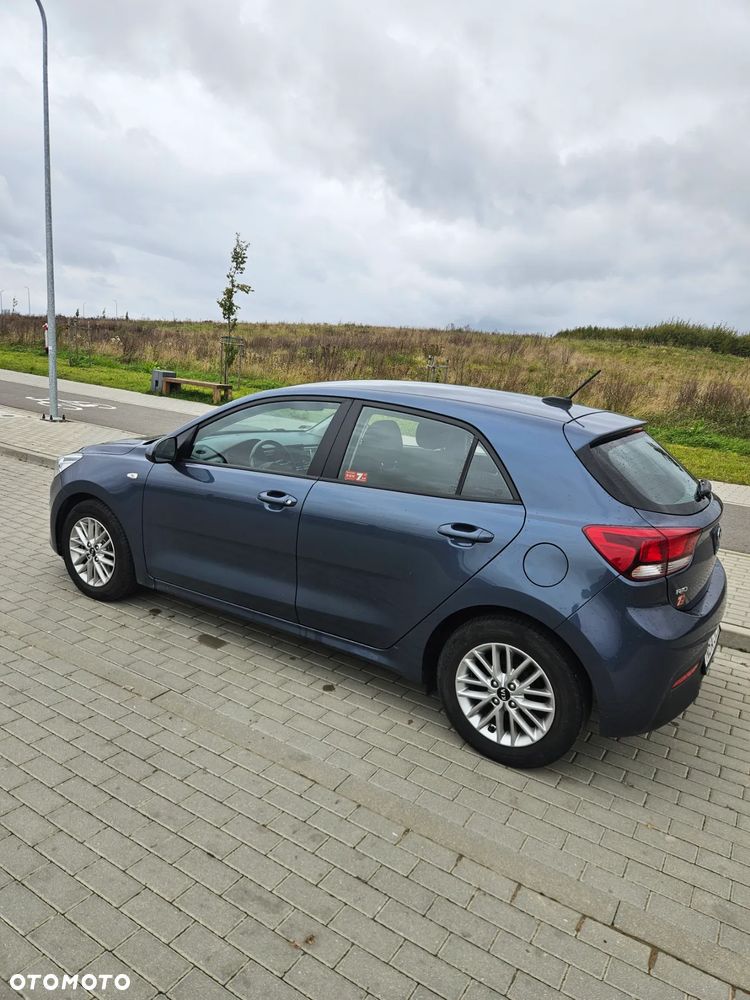 Kia Rio 1.2 L - 4